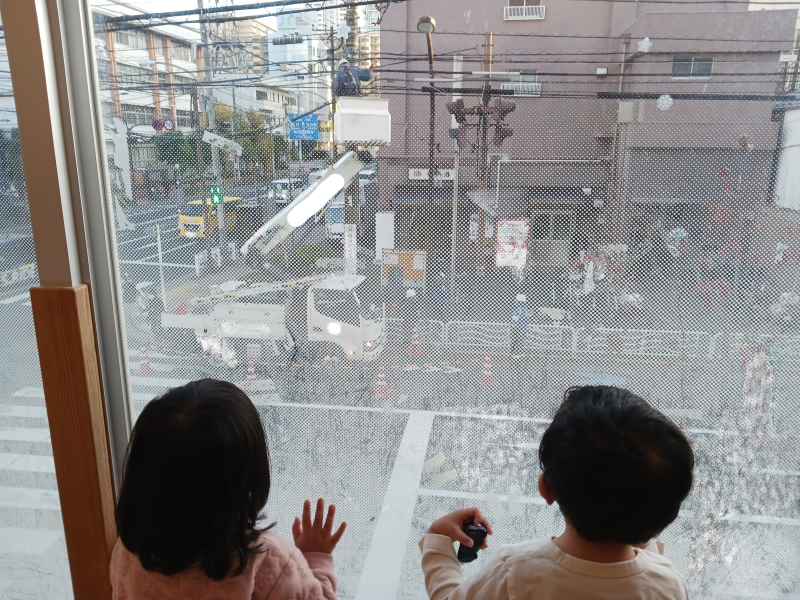 あれは何の車だろう